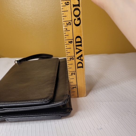 YIK Fung Minimalist Black Clutch Wallet Crossbody Bag - Picture 12 of 13